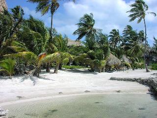 the beautful beach at Xanadu Resort in Belize